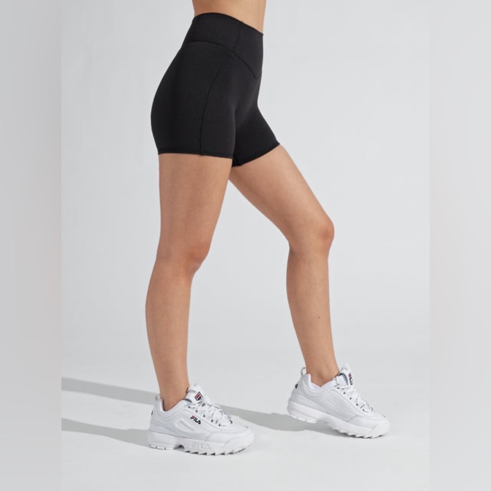 Buffbunny | Curve Short 4” | Onyx Black | M